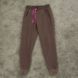 Figs Catalina top and Zamora jogger scrub bottoms